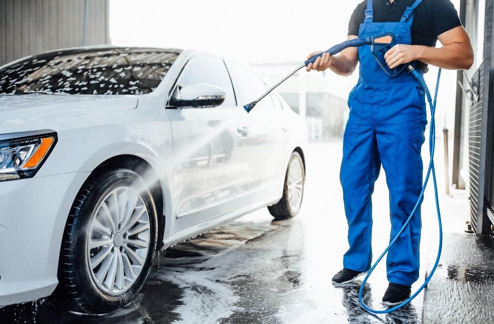 ideias inovadoras para estacionamento é fazer do pátio um hub de serviços