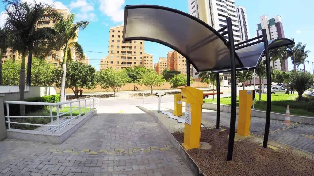 Cobertura para totem de estacionamento.