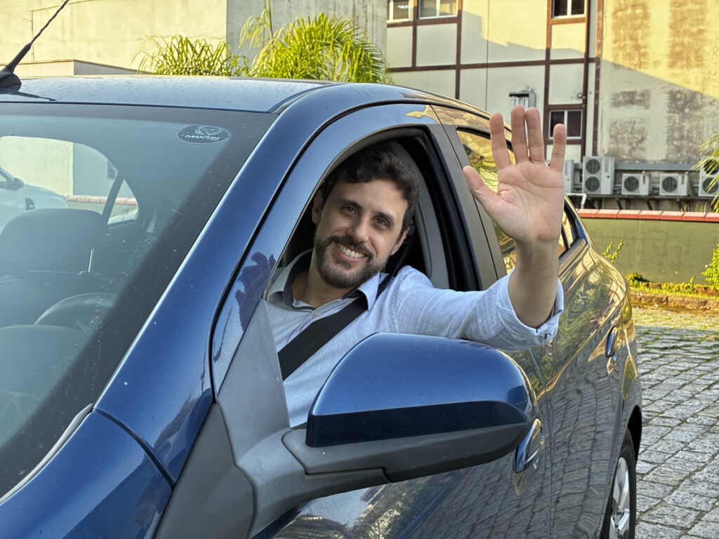 Utilize informativos a favor do pátio do estacionamento