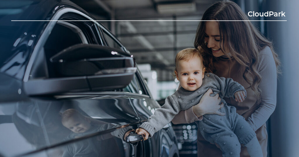 mães e gestantes em estacionamento
