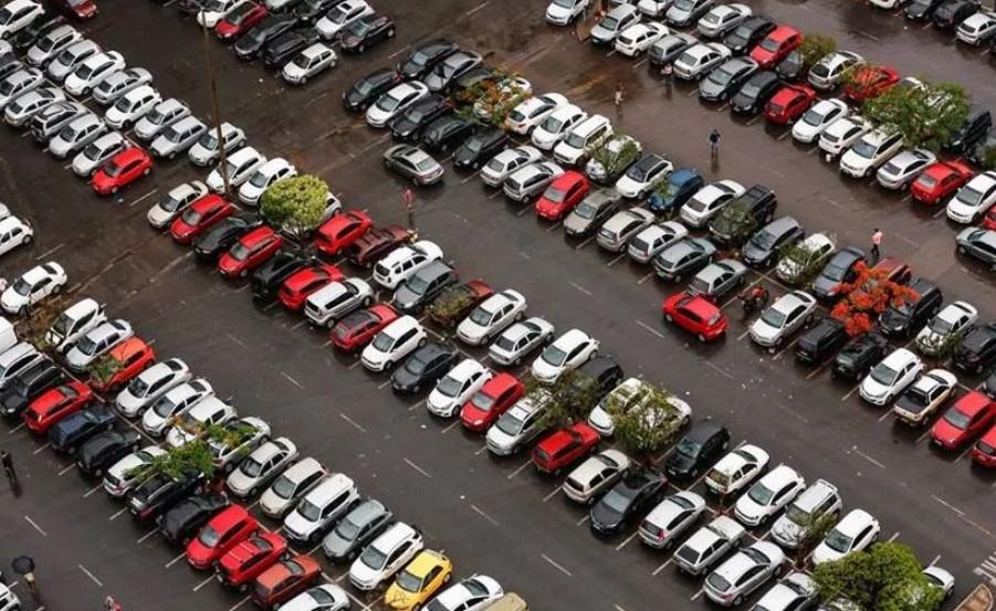 Estacionamento sem vaga preferêncial.