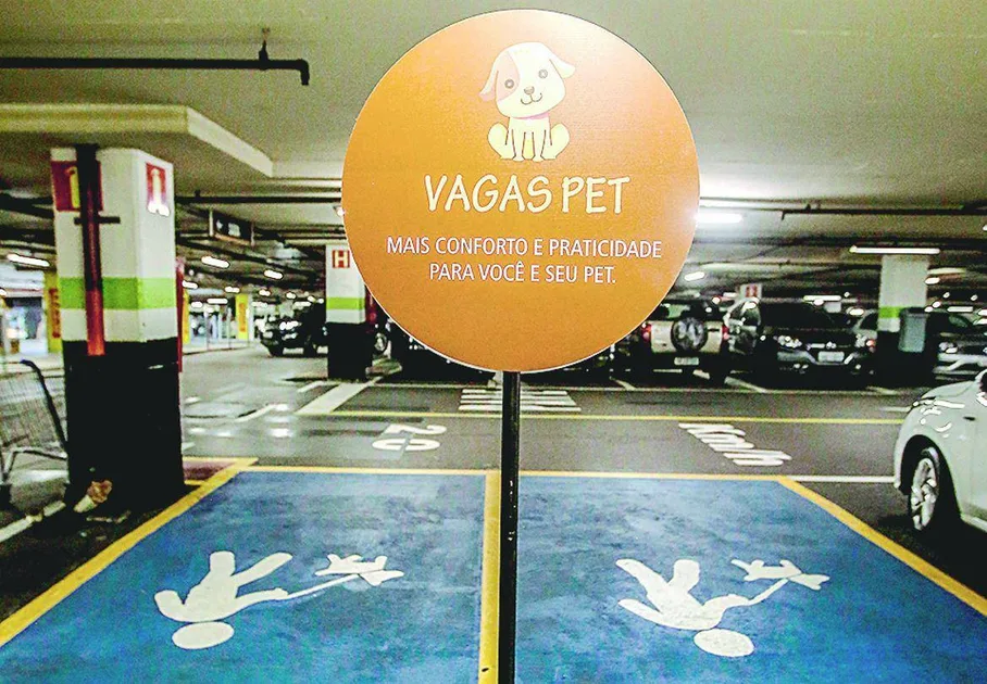 Vale a pena criar vagas sinalizadas para clientes acompanhados de pets?