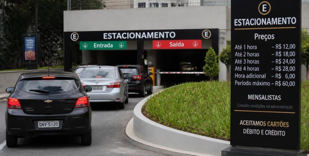 Fila na entrada: a primeira barreira